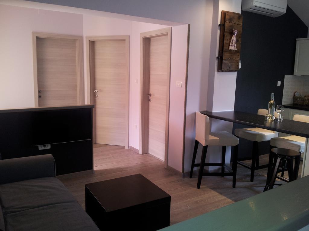 Apartment Diminic Melin เซรส ภายนอก รูปภาพ
