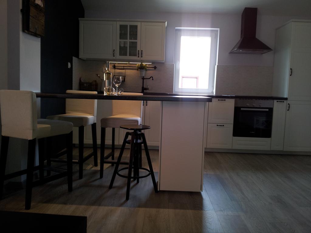 Apartment Diminic Melin เซรส ภายนอก รูปภาพ